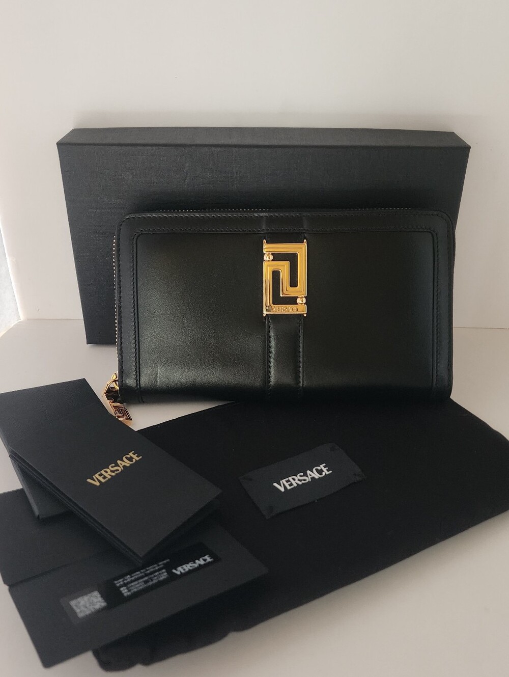 Versace Logo Detailed Zipped Wallet